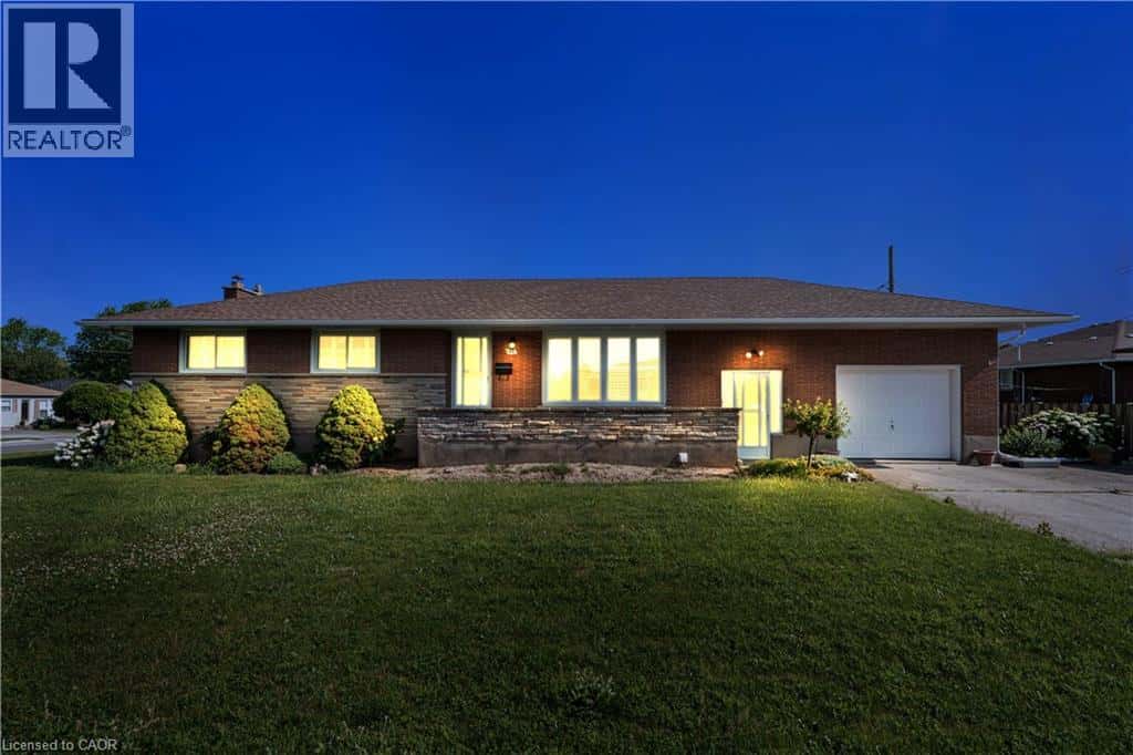 160 ELGIN Street — Thorold, Ontario - Photo 2 of 46