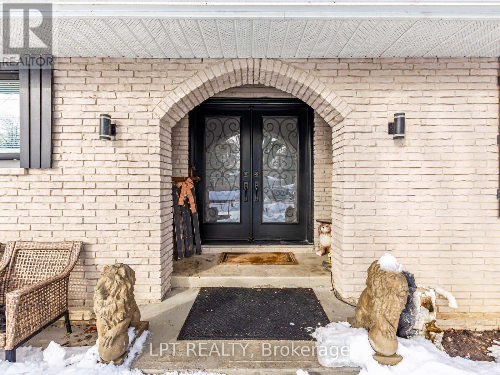 28 MAIN STREET — Georgina (Pefferlaw), Ontario - Photo 2 of 41