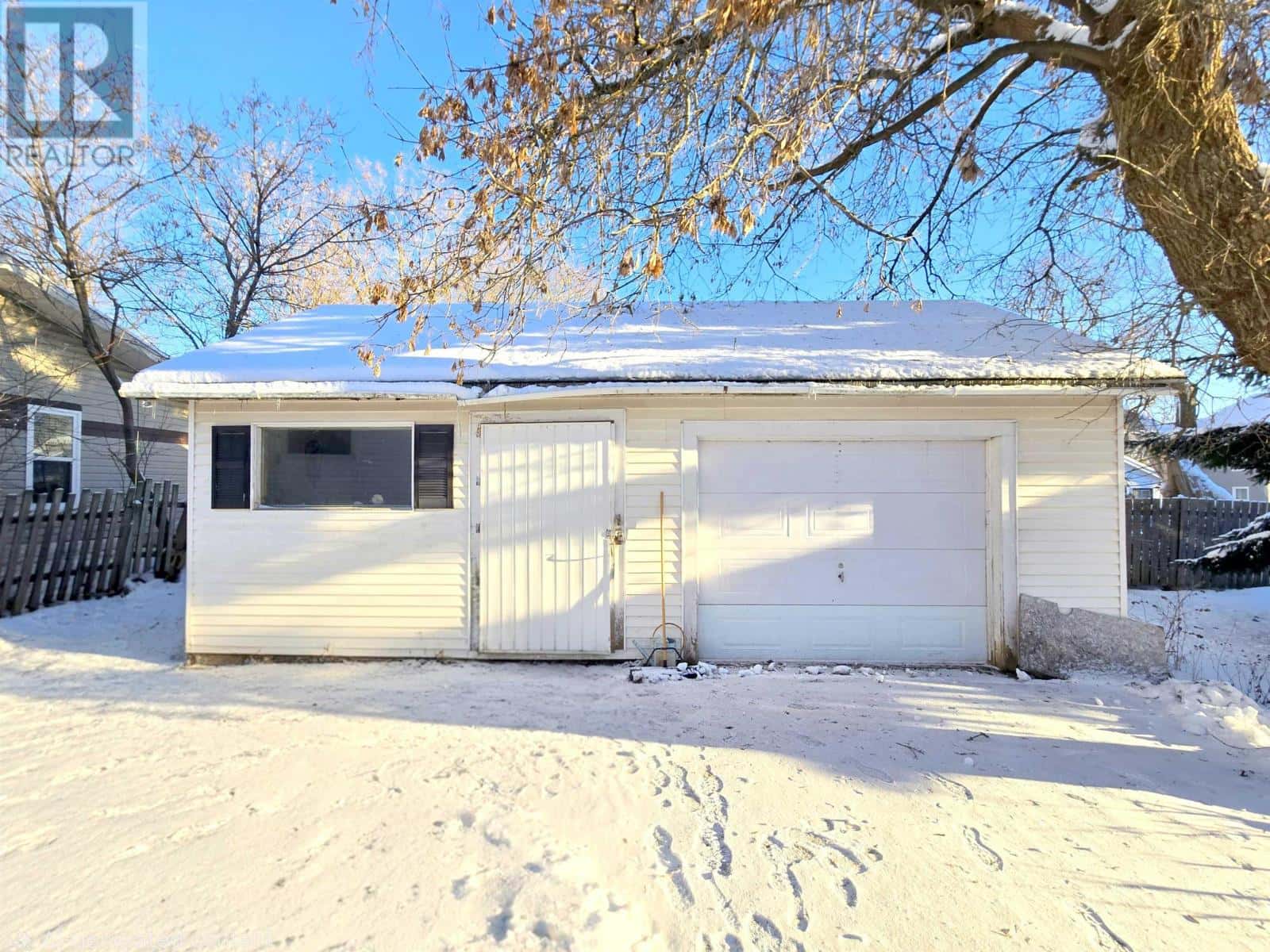 13 Belmont Street — Amherst, Nova Scotia - Photo 2 of 38