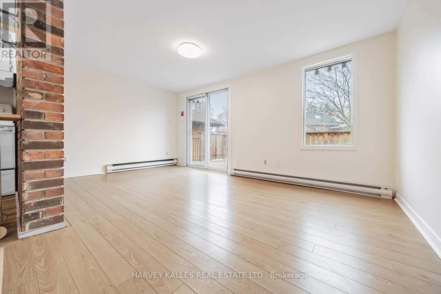 Toronto (South Parkdale) — Toronto (South Parkdale) - Photo 5 of 28