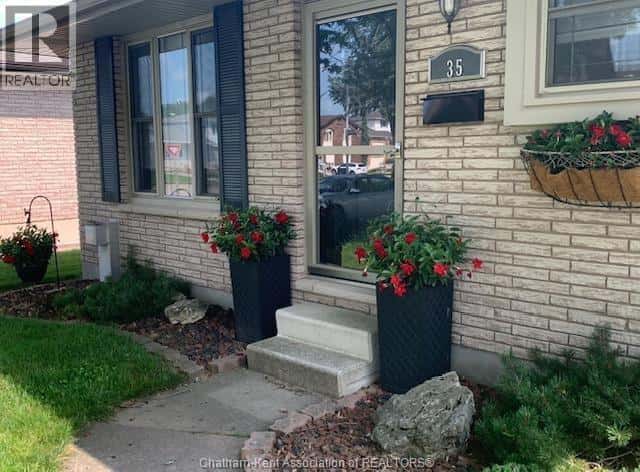 35 GARDEN VALE ROAD — Chatham, Ontario - Photo 2 of 33