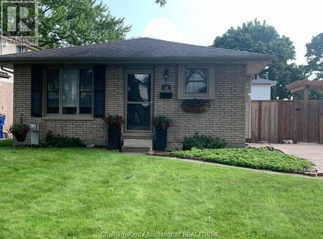 35 GARDEN VALE ROAD — Chatham, Ontario - Main photo