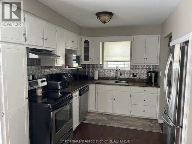 35 GARDEN VALE ROAD — Chatham, Ontario - Photo 3 of 33