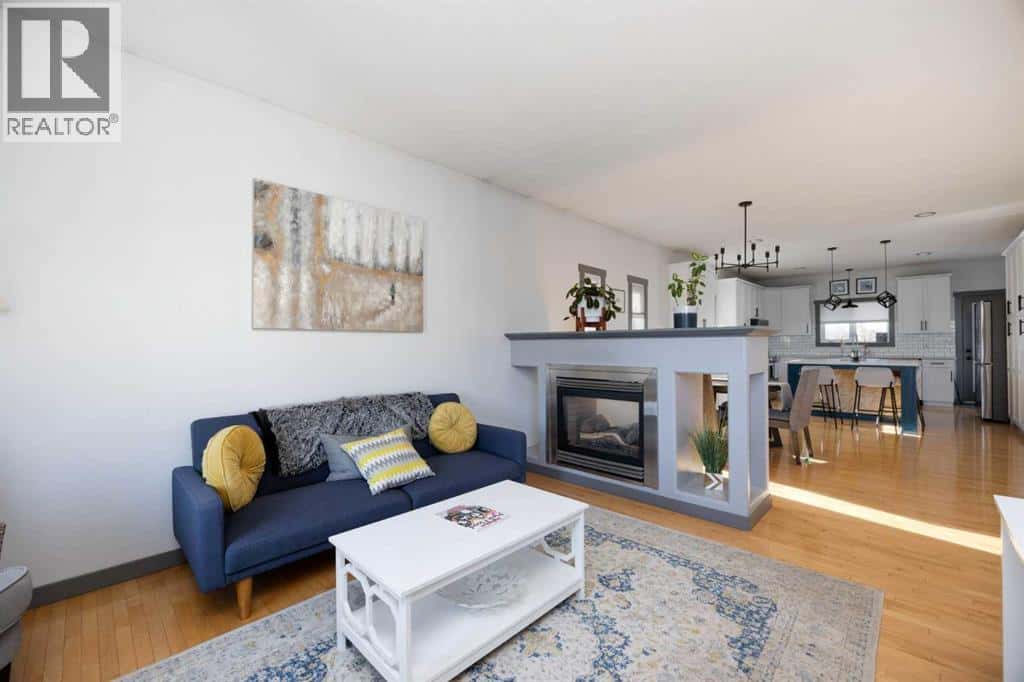 275 Woodward Lane — Fort McMurray, Alberta - Photo 4 of 50