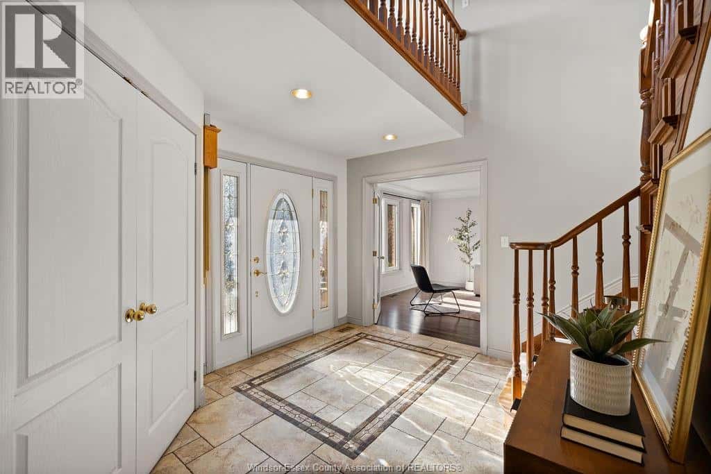 446 CORBETT — Tecumseh, Ontario - Photo 5 of 50