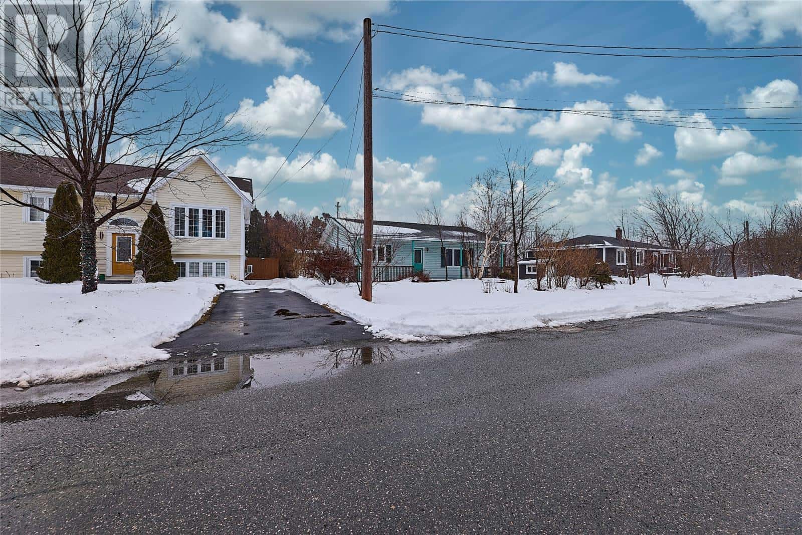 55 Piccos Road — Conception Bay South, Newfoundland & Labrador - Photo 3 of 21