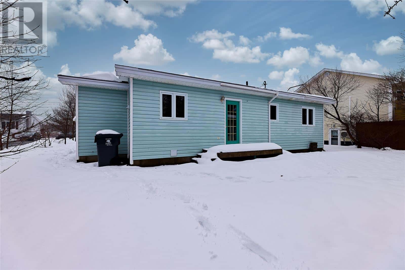 55 Piccos Road — Conception Bay South, Newfoundland & Labrador - Photo 5 of 21