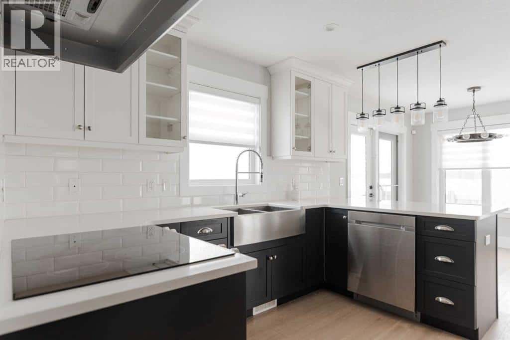 804 Beacon Hill Drive — Fort McMurray, Alberta - Photo 3 of 36