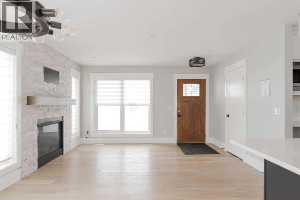 804 Beacon Hill Drive — Fort McMurray, Alberta - Photo 5 of 36