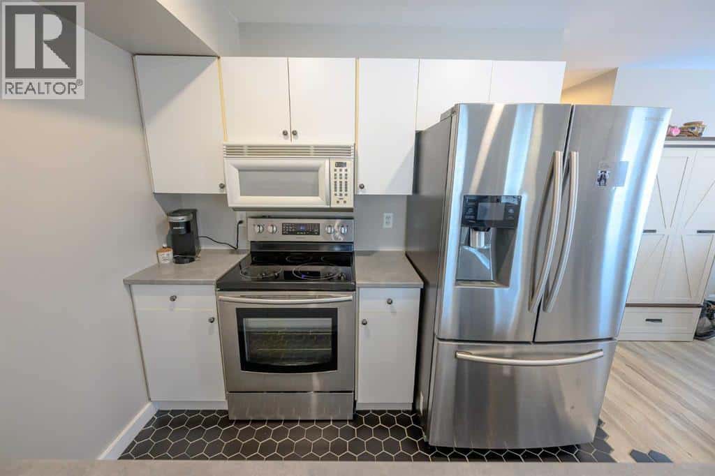 7204 105 Street — Grande Prairie, Alberta - Photo 3 of 24