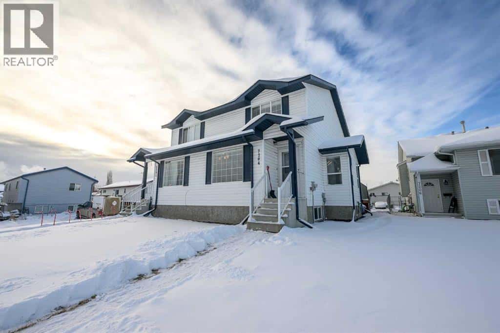 7204 105 Street — Grande Prairie, Alberta - Photo 2 of 24