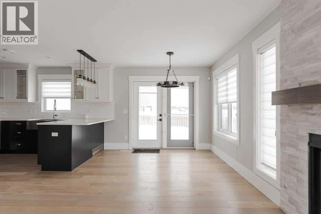 804 Beacon Hill Drive — Fort McMurray, Alberta - Photo 4 of 36