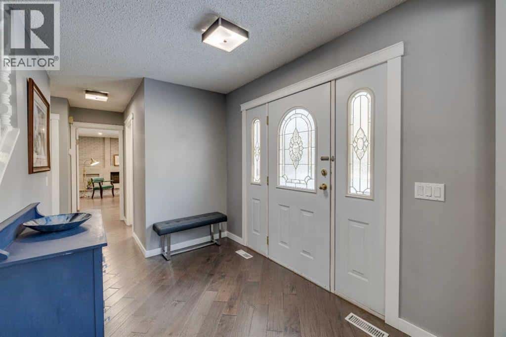 10 Wolf Drive — Rural Rocky View County, Alberta - Photo 5 of 49