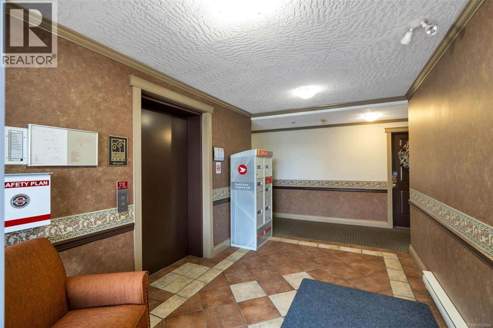 302 1663 McKenzie Ave — Saanich, British Columbia - Photo 2 of 26