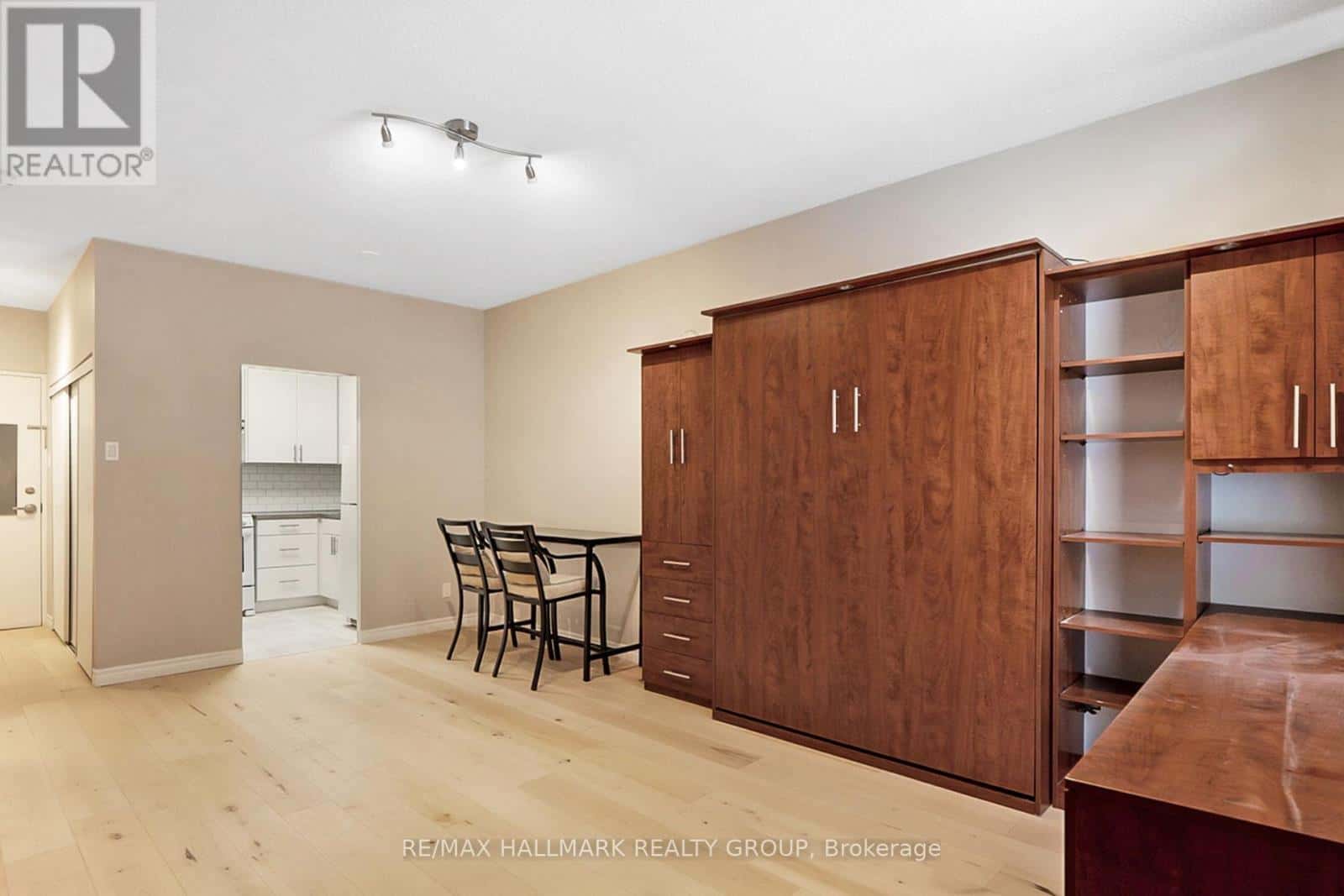 104 - 475 LAURIER AVENUE W — Ottawa, Ontario - Photo 5 of 12