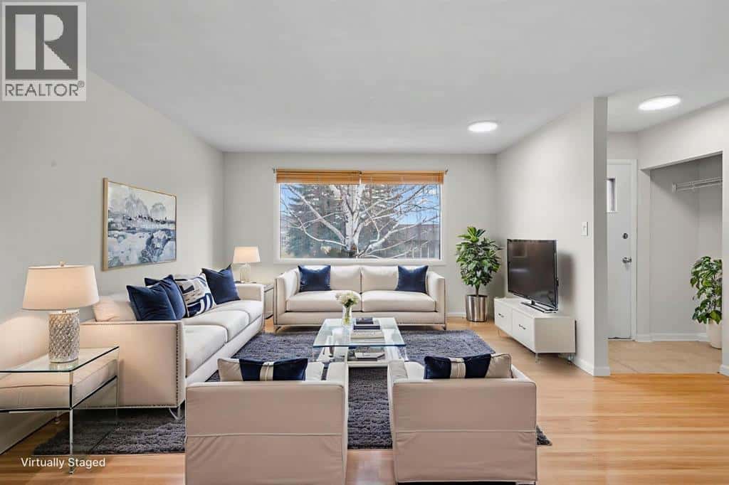 10631 Elbow Drive SW — Calgary, Alberta - Photo 3 of 38