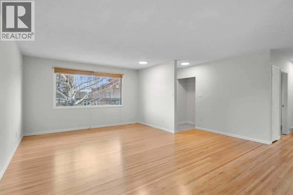 10631 Elbow Drive SW — Calgary, Alberta - Photo 2 of 38