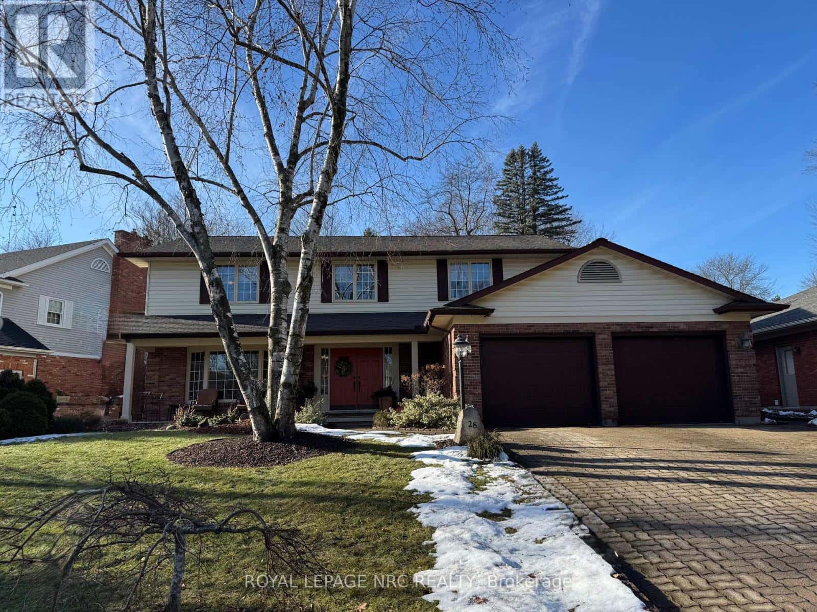 28 FOREST HILL CRESCENT — Pelham (Fonthill), Ontario - Photo 2 of 46