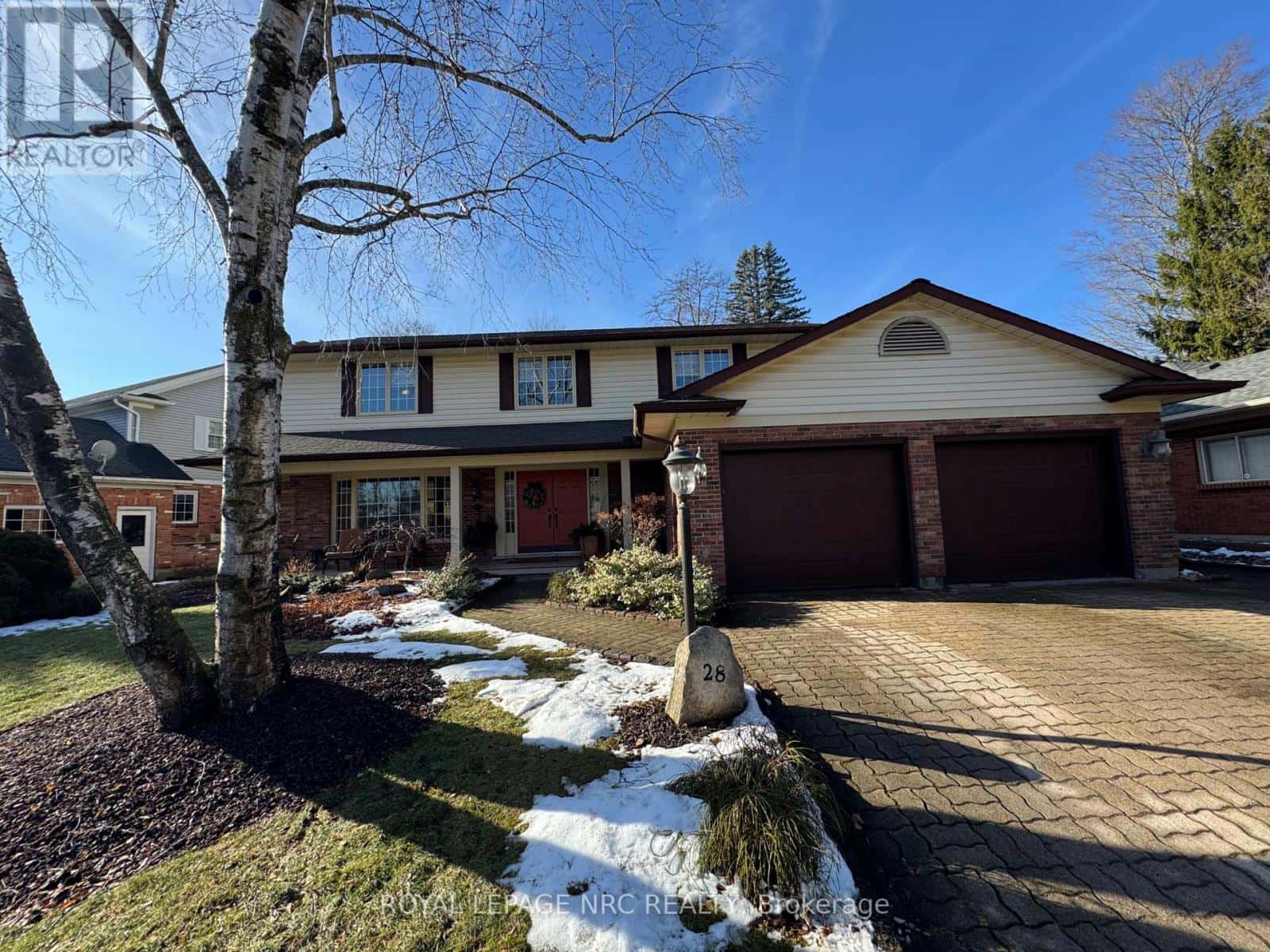 28 FOREST HILL CRESCENT — Pelham (Fonthill), Ontario - Photo 3 of 46