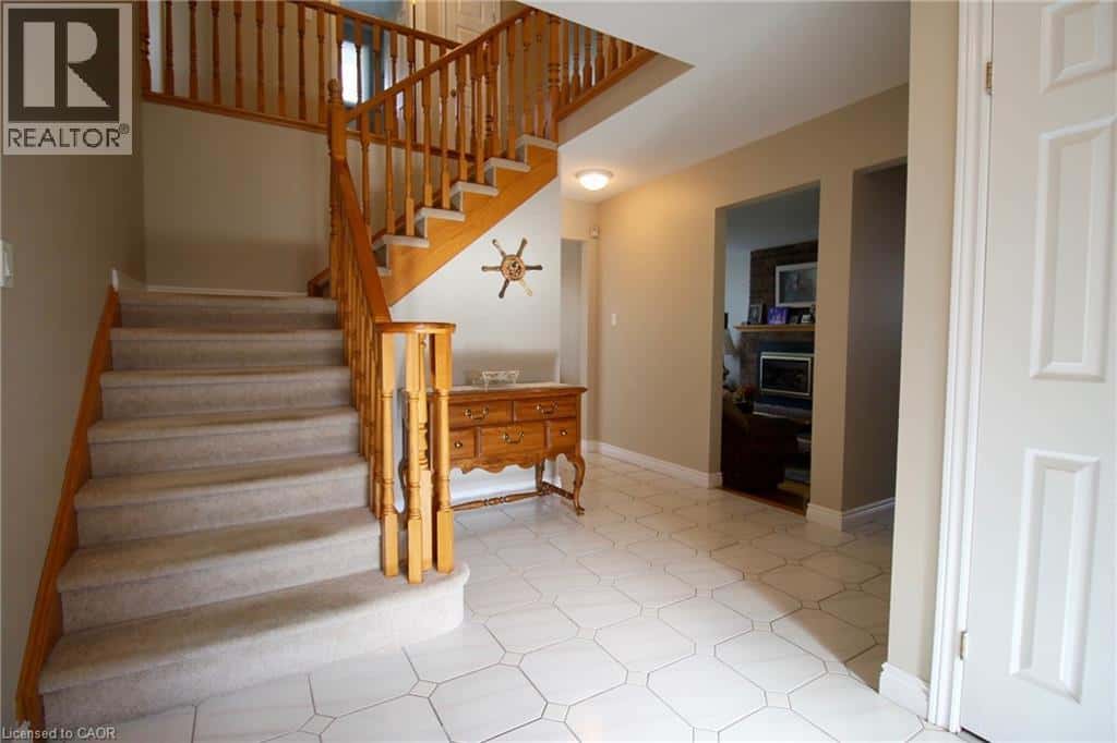 153 MEADOWBROOK Drive — Ancaster, Ontario - Photo 5 of 34