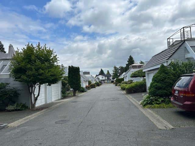 9 9785 152B STREET — Surrey, British Columbia - Photo 2 of 2