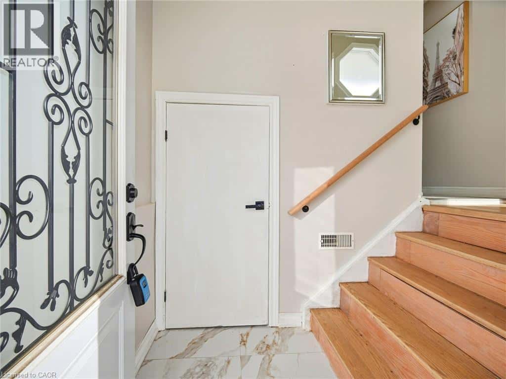 25 ABELL Drive — Brampton, Ontario - Photo 3 of 46