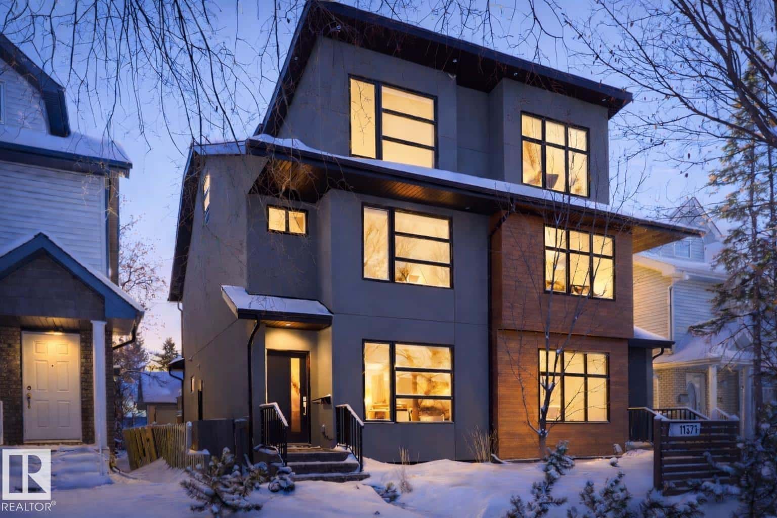 11333 76 AV NW — Edmonton, Alberta - Photo 2 of 35