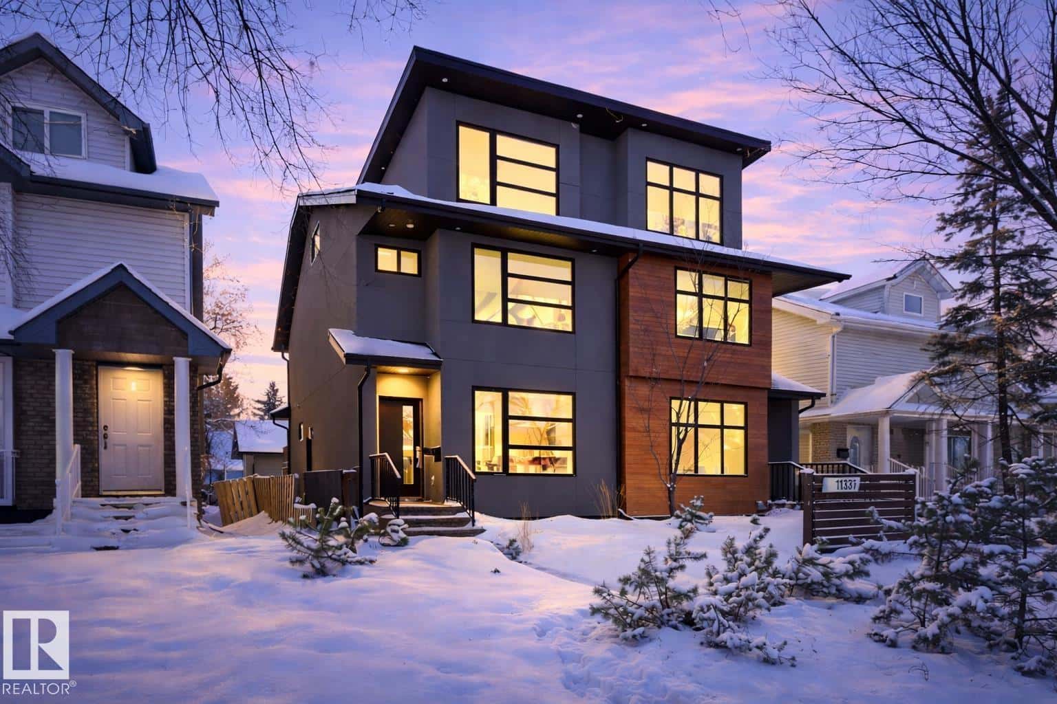 11331 76 AV NW — Edmonton, Alberta - Photo 2 of 35