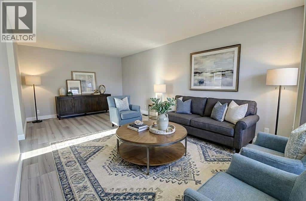 1118 8 Street N — Lethbridge, Alberta - Photo 3 of 25