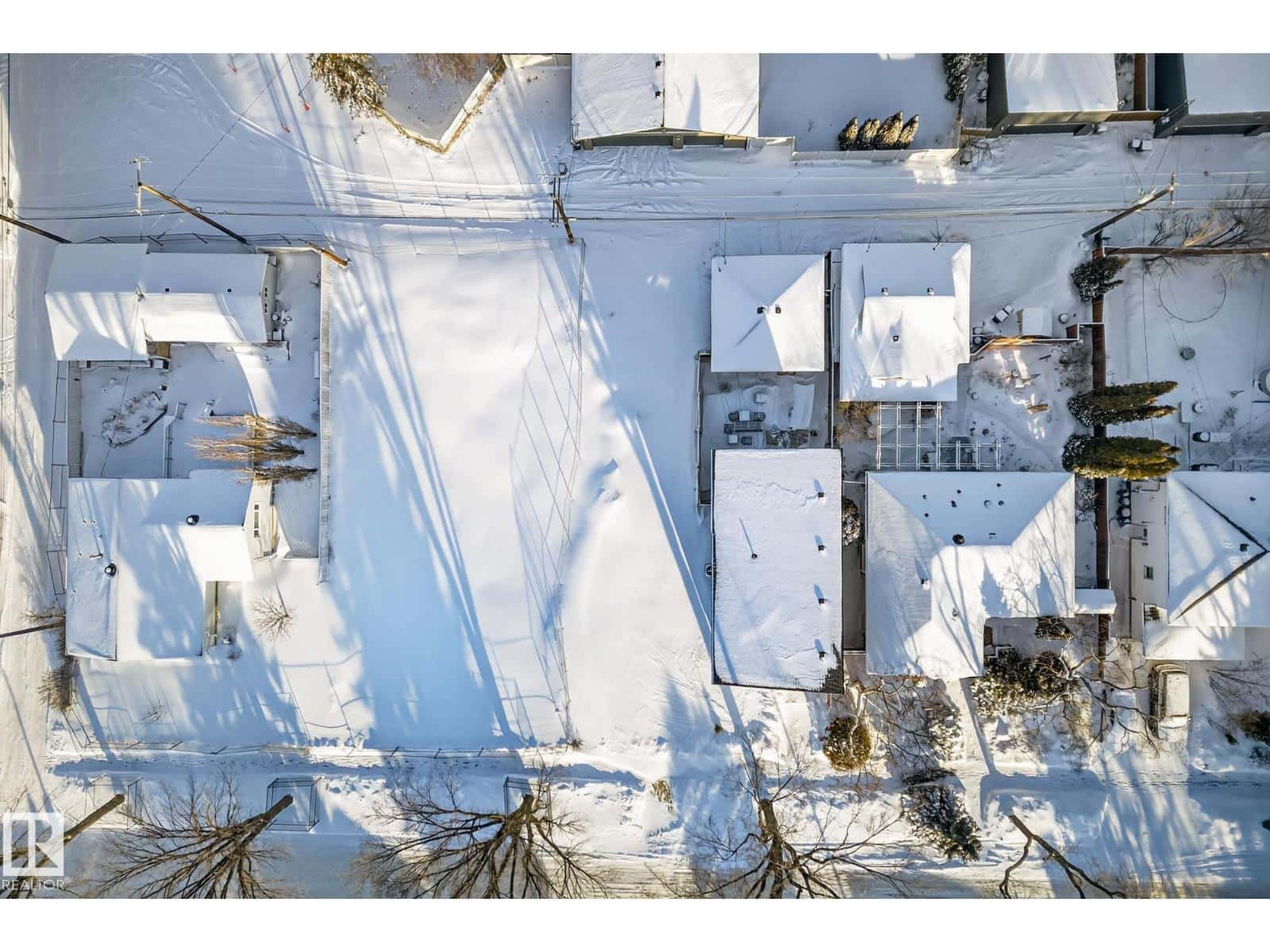 14726 91 AV NW — Edmonton - Photo 3 of 15