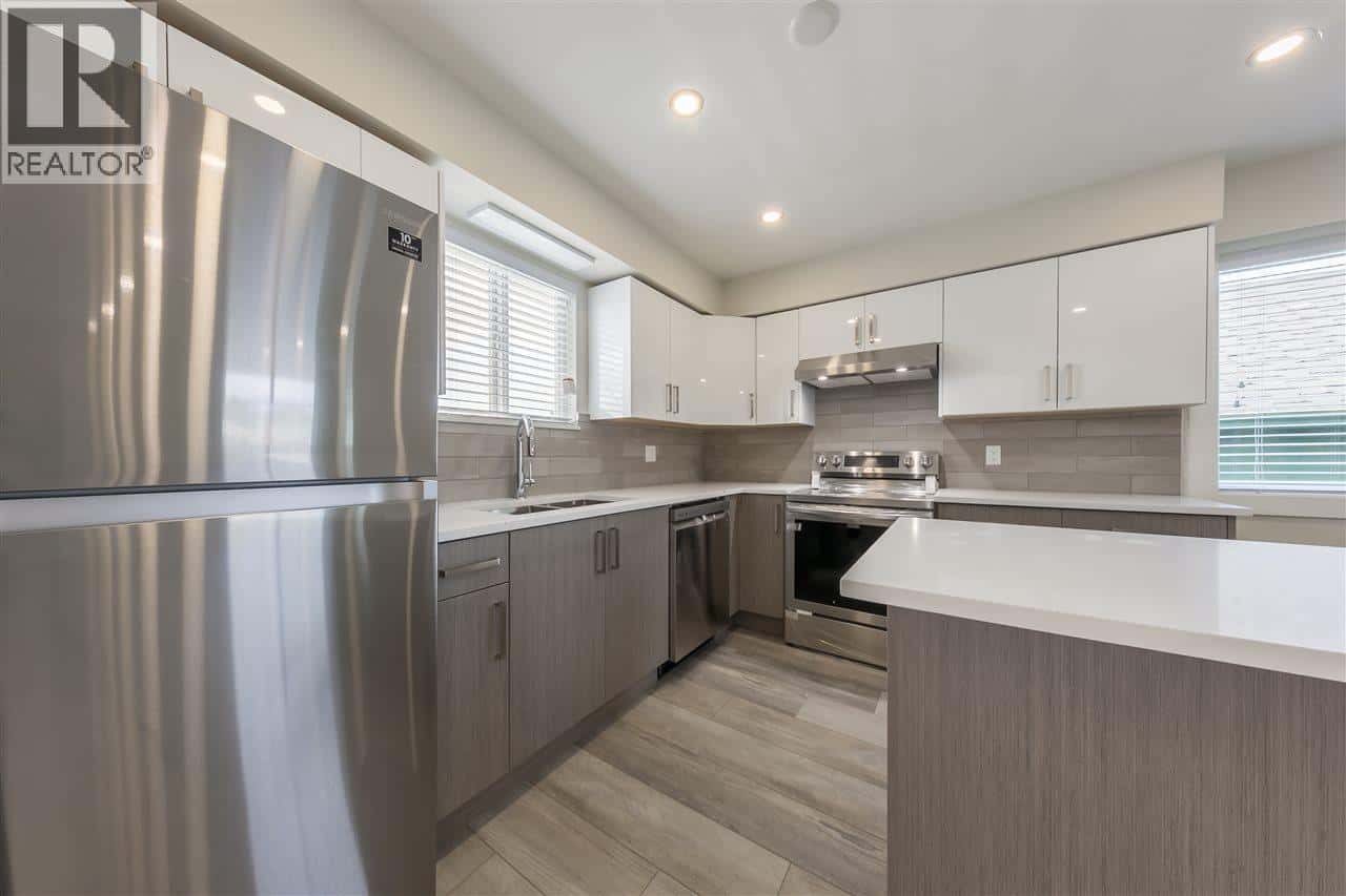 1222 E 12TH AVENUE — Vancouver, British Columbia - Photo 3 of 18