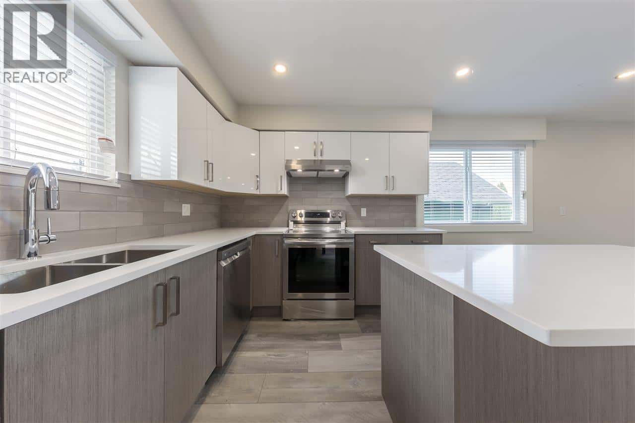 1222 E 12TH AVENUE — Vancouver, British Columbia - Photo 4 of 18