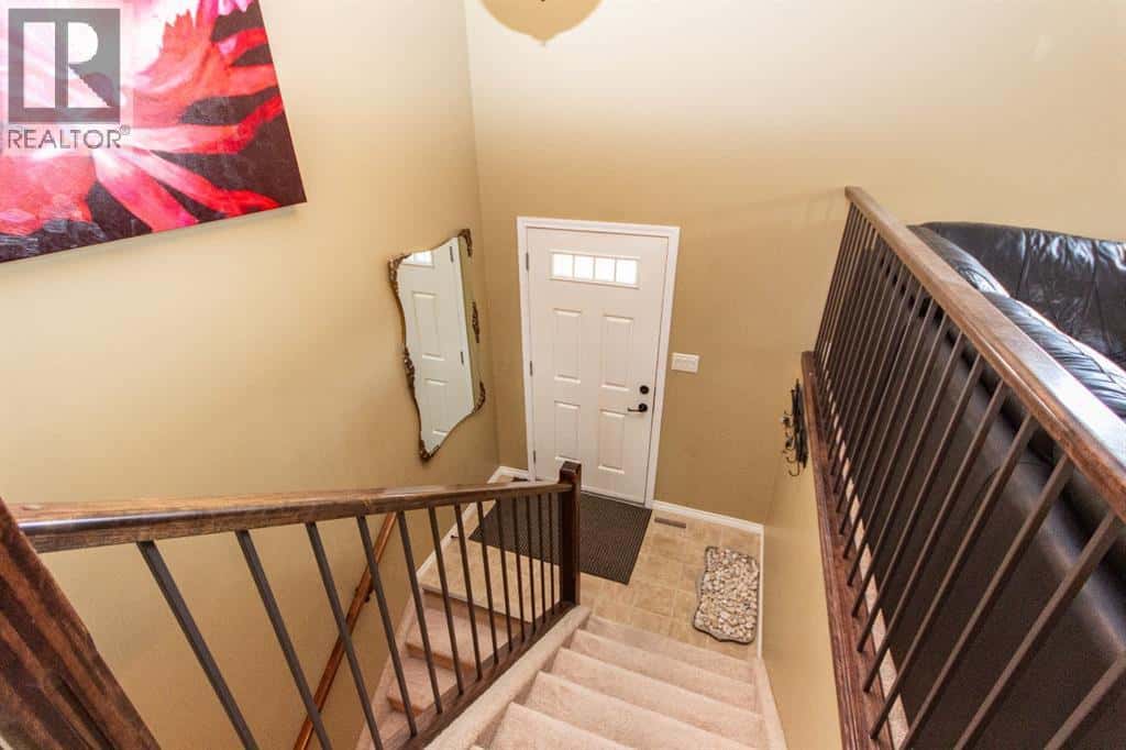 114 Redwood Boulevard — Springbrook, Alberta - Photo 2 of 18