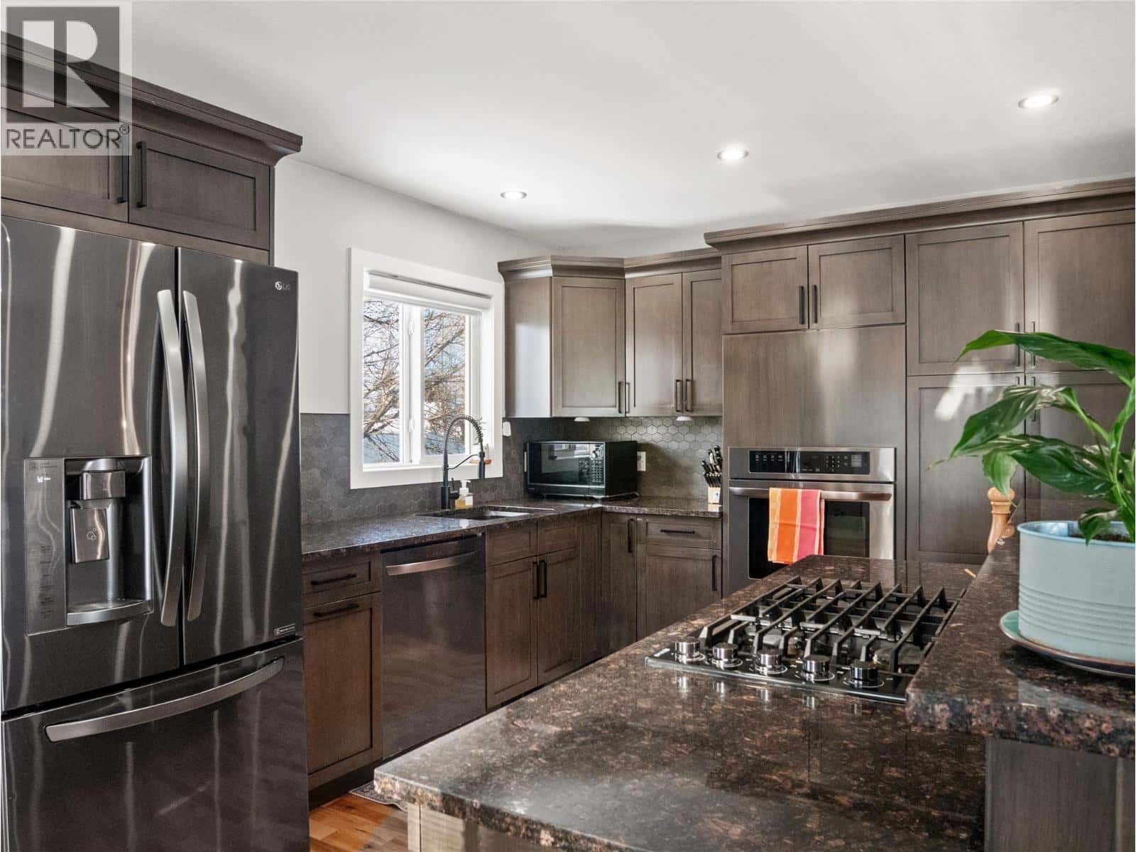 1500 105 Avenue — Dawson Creek, British Columbia - Photo 4 of 45