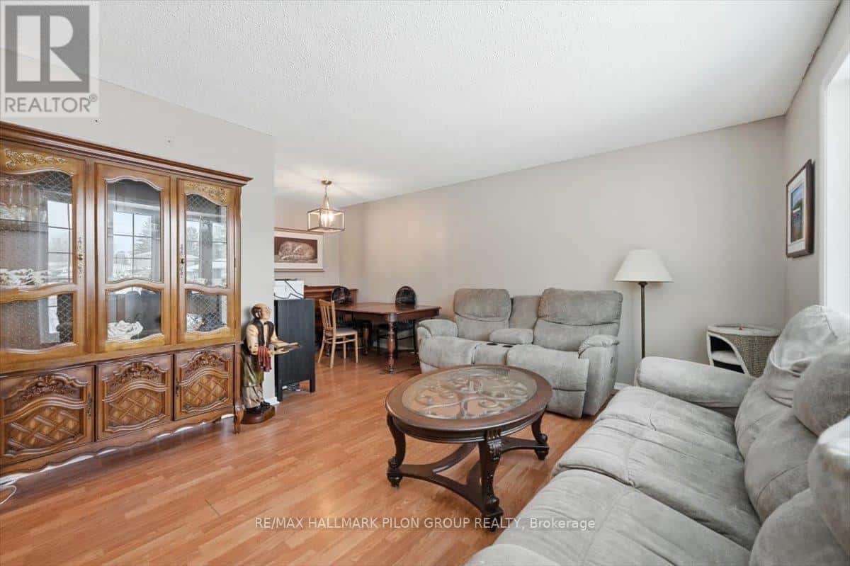 2620 DENISE AVENUE — Ottawa, Ontario - Photo 5 of 20