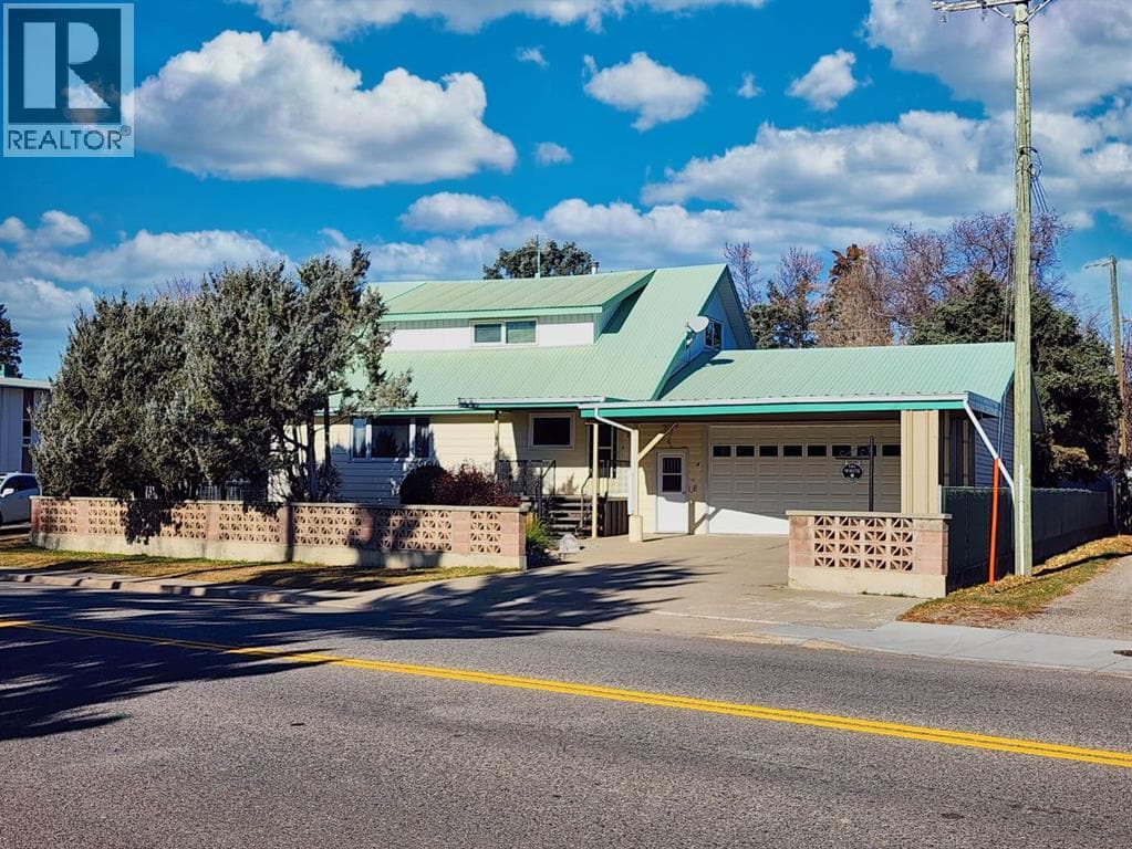 112 43 Avenue W — Claresholm, Alberta - Main photo