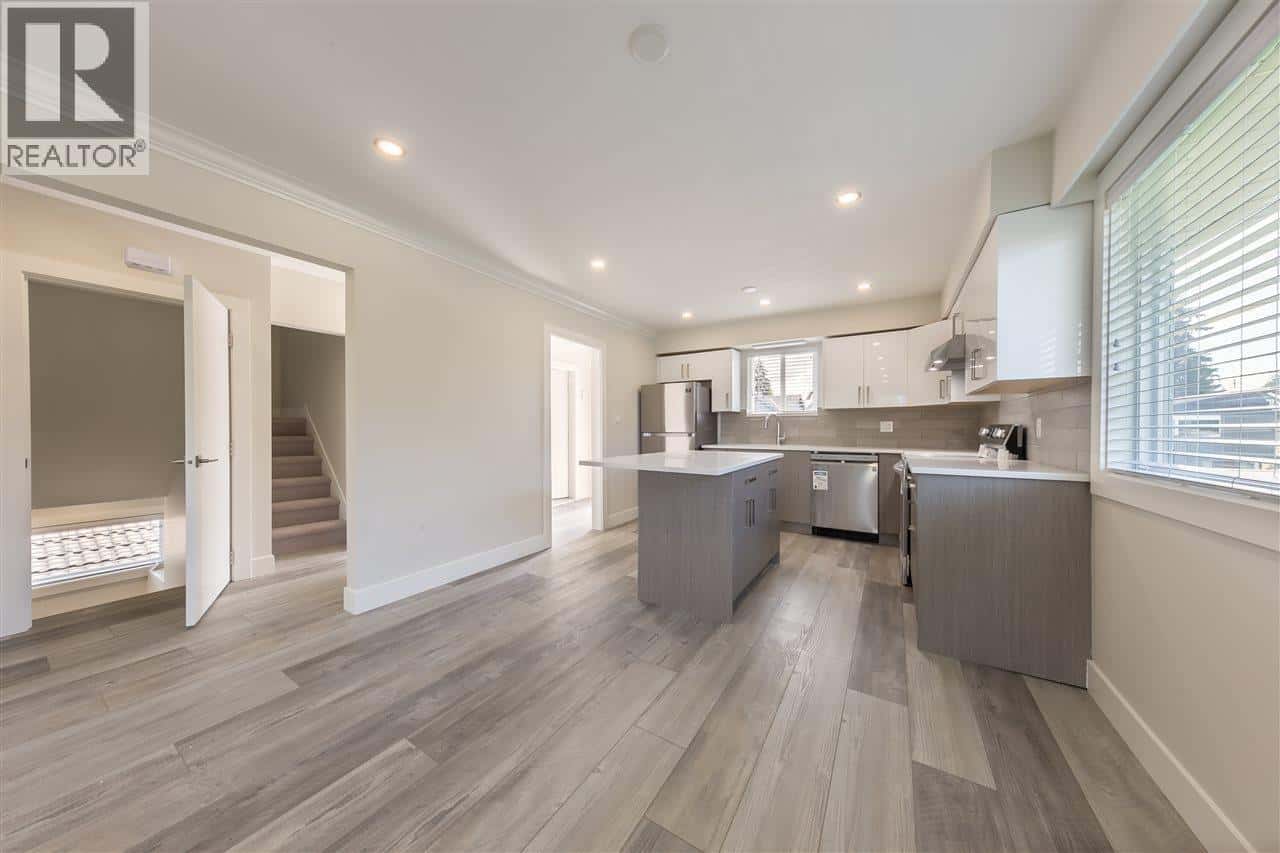 1222 E 12TH AVENUE — Vancouver, British Columbia - Photo 2 of 18