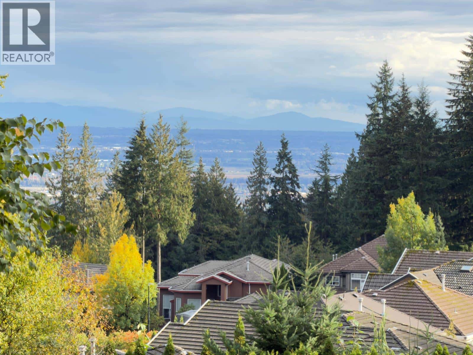 2205 PARKWAY BOULEVARD — Coquitlam, British Columbia - Photo 2 of 40