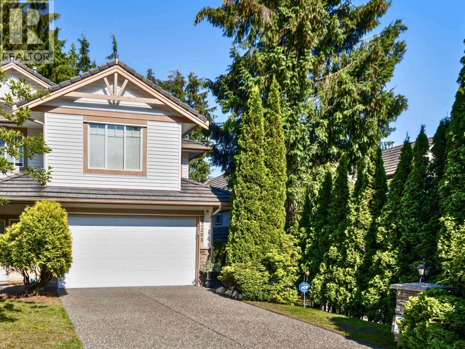 2205 PARKWAY BOULEVARD — Coquitlam, British Columbia - Photo 5 of 40