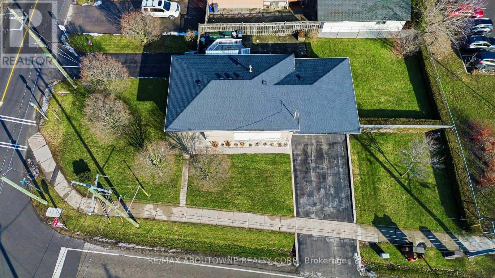 491 WARMINSTER DRIVE — Oakville (WO West), Ontario - Photo 2 of 40