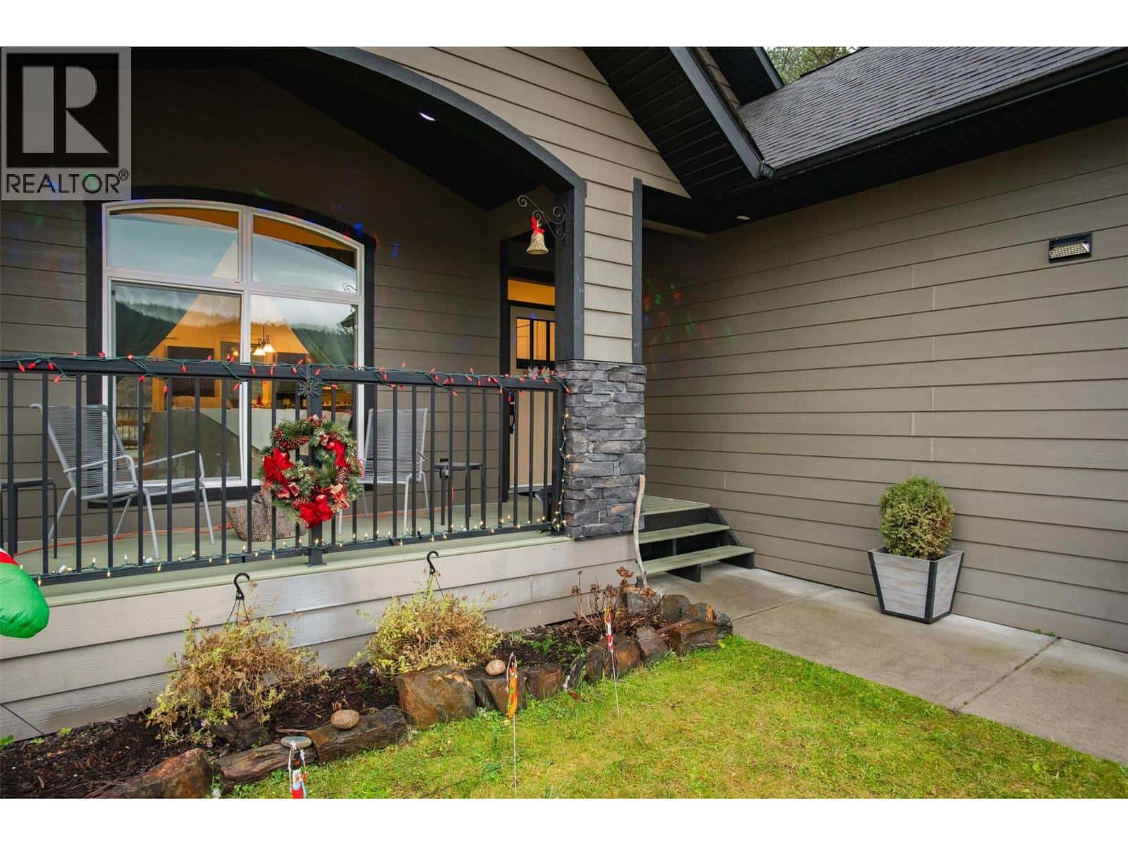 Castlegar — Castlegar - Photo 5 of 59