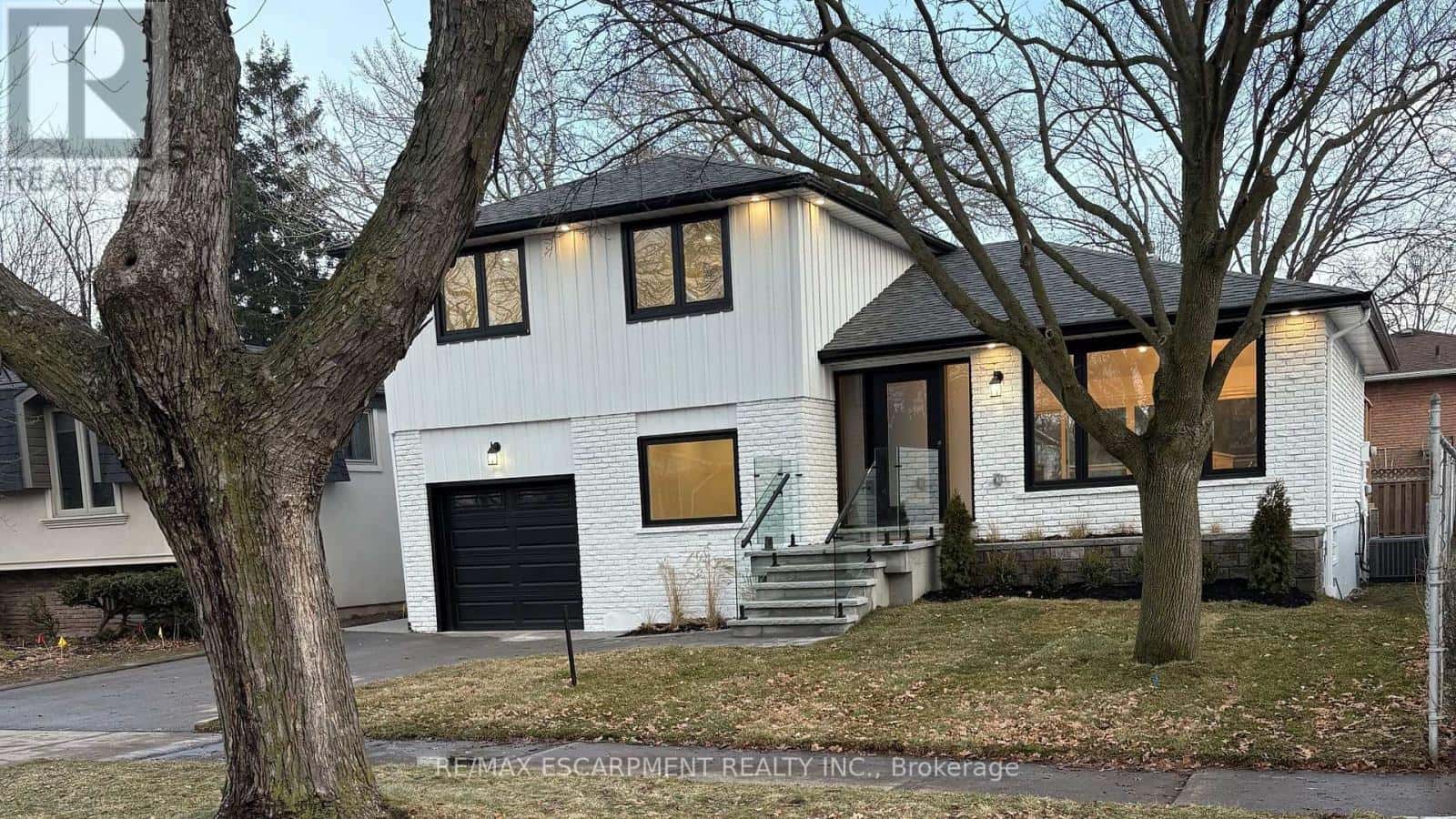 2276 WYANDOTTE DRIVE — Oakville (WO West), Ontario - Photo 2 of 47