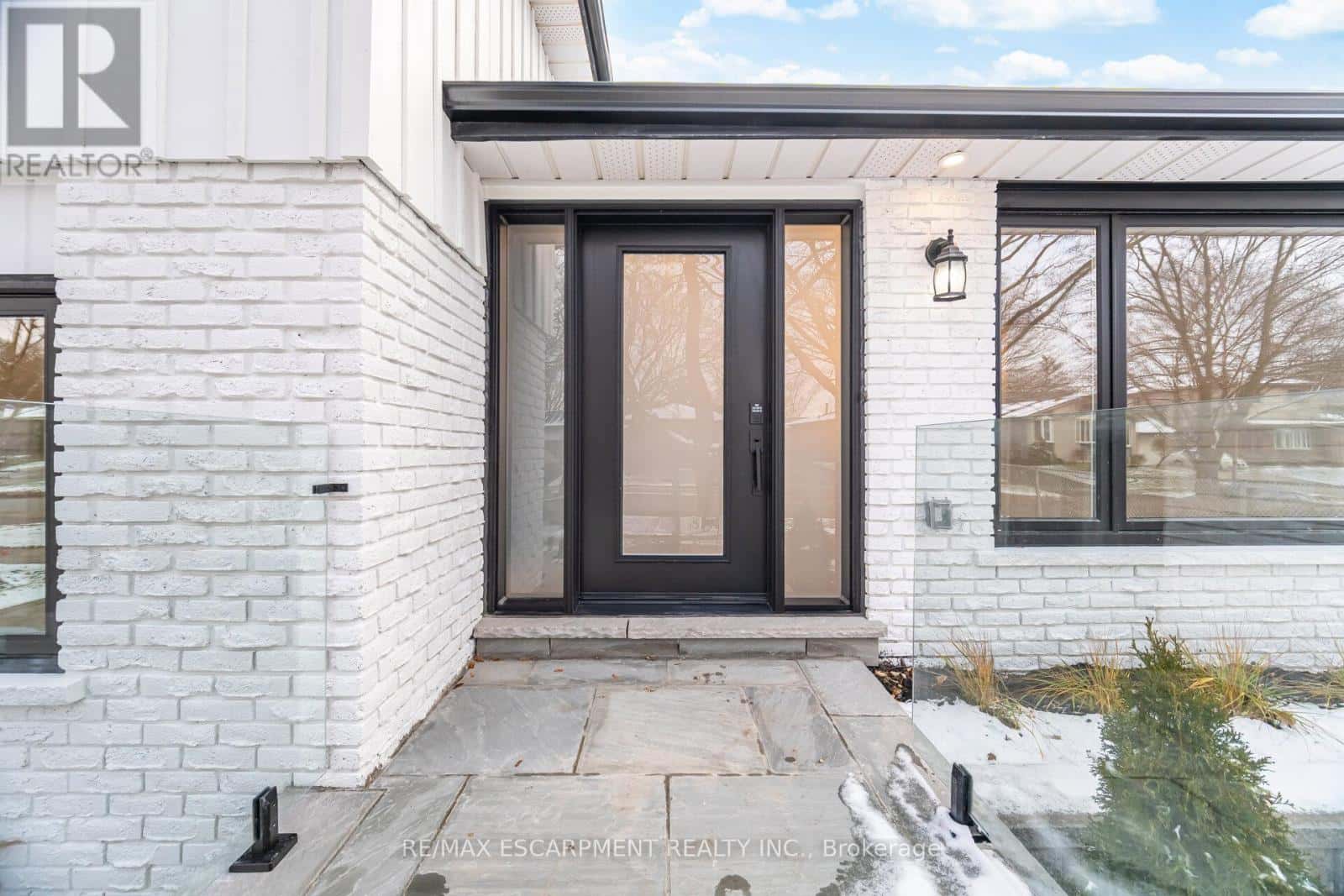 2276 WYANDOTTE DRIVE — Oakville (WO West), Ontario - Photo 4 of 47