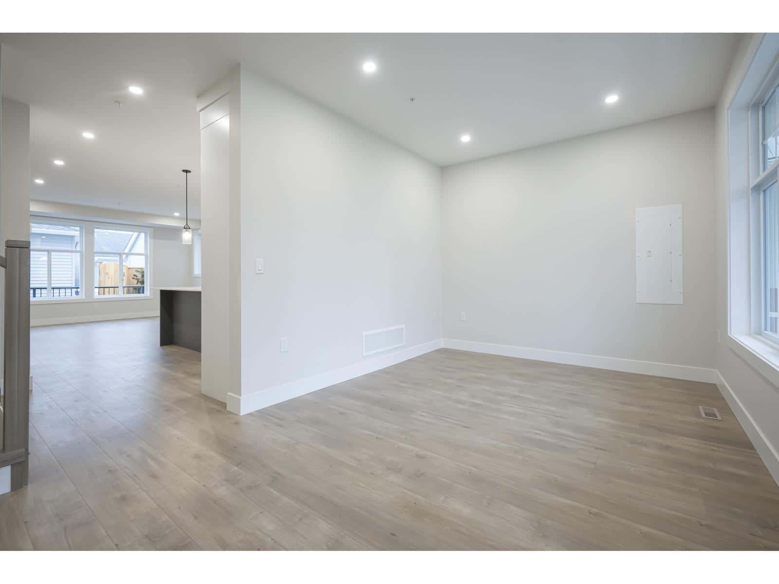 20516 76A AVENUE — Langley, British Columbia - Photo 3 of 40