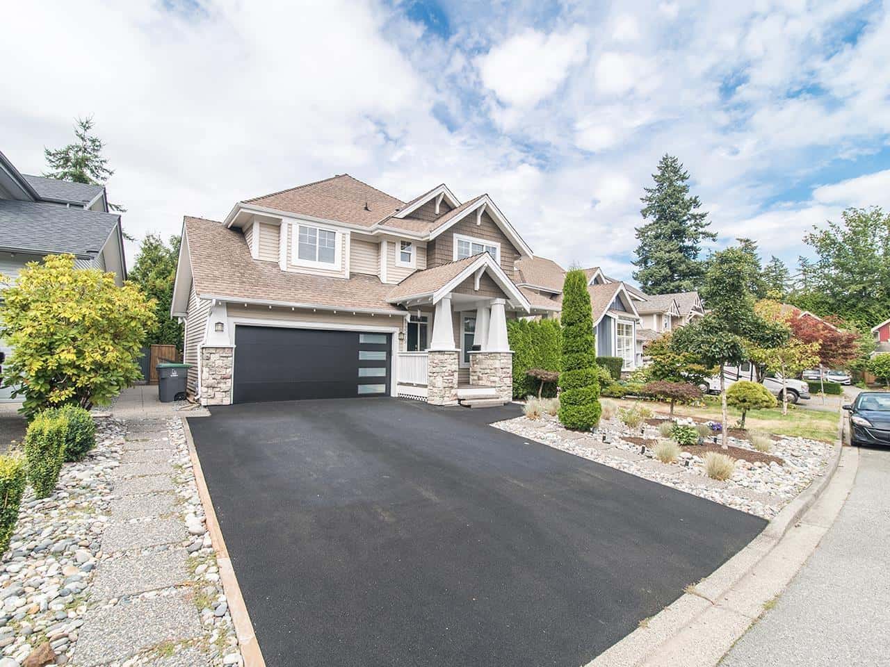 14579 33B AVENUE — Surrey, British Columbia - Photo 2 of 40