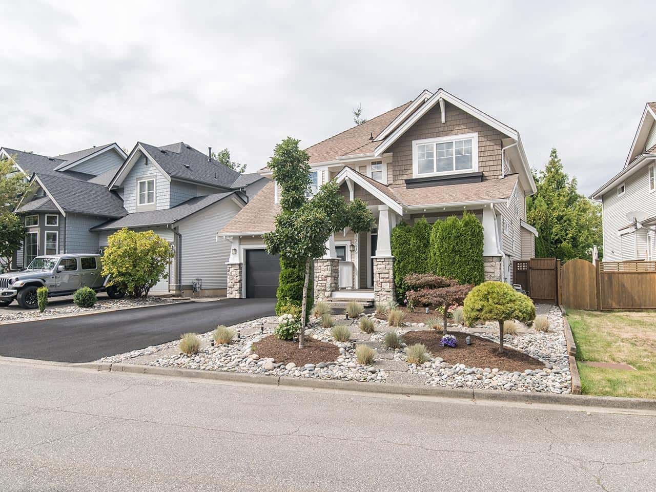 14579 33B AVENUE — Surrey, British Columbia - Photo 3 of 40