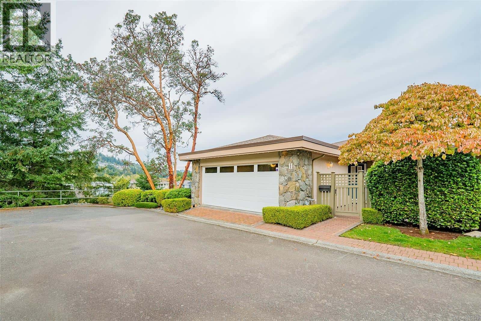 11 4991 Bella Vista Cres — Nanaimo, British Columbia - Photo 2 of 41