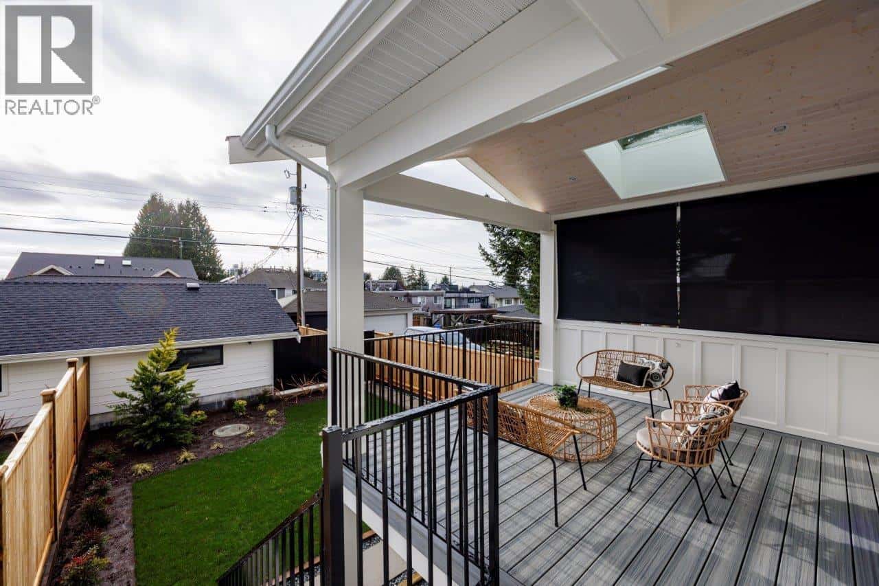 229 E 22ND STREET — North Vancouver, British Columbia - Photo 5 of 36