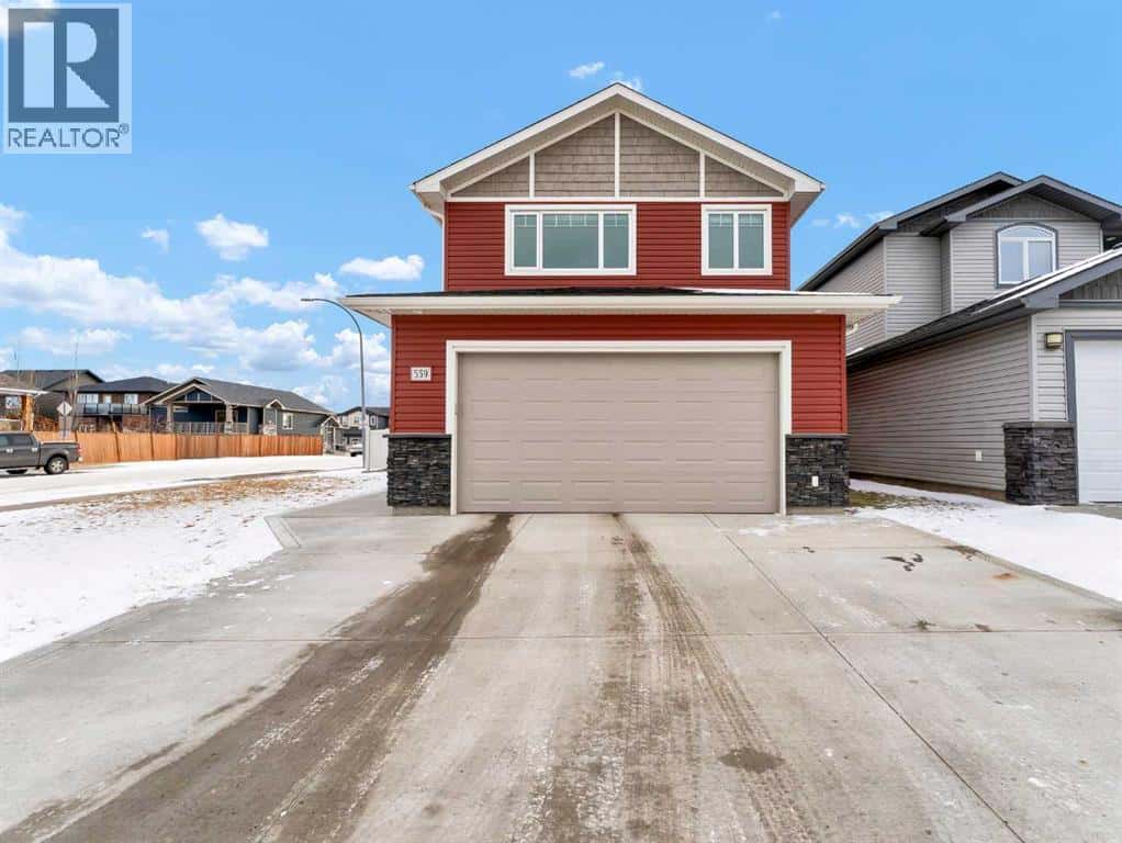 559 Vista Drive SE — Medicine Hat, Alberta - Photo 2 of 50