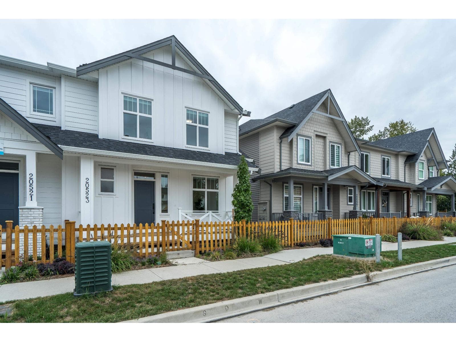 20517 76 AVENUE — Langley, British Columbia - Main photo